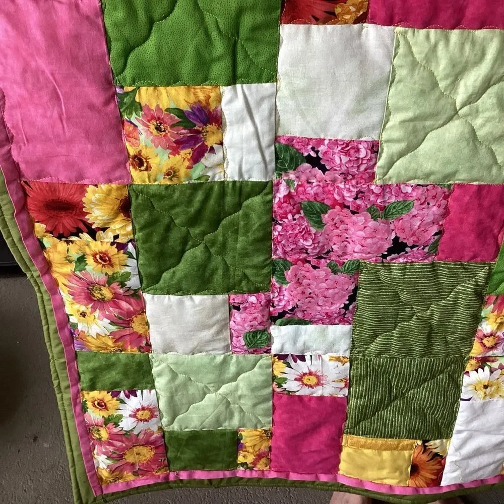 NWT Hand Crafted Field of Flowers Floral Patchwork Quilt - Greens Pinks, Yellows